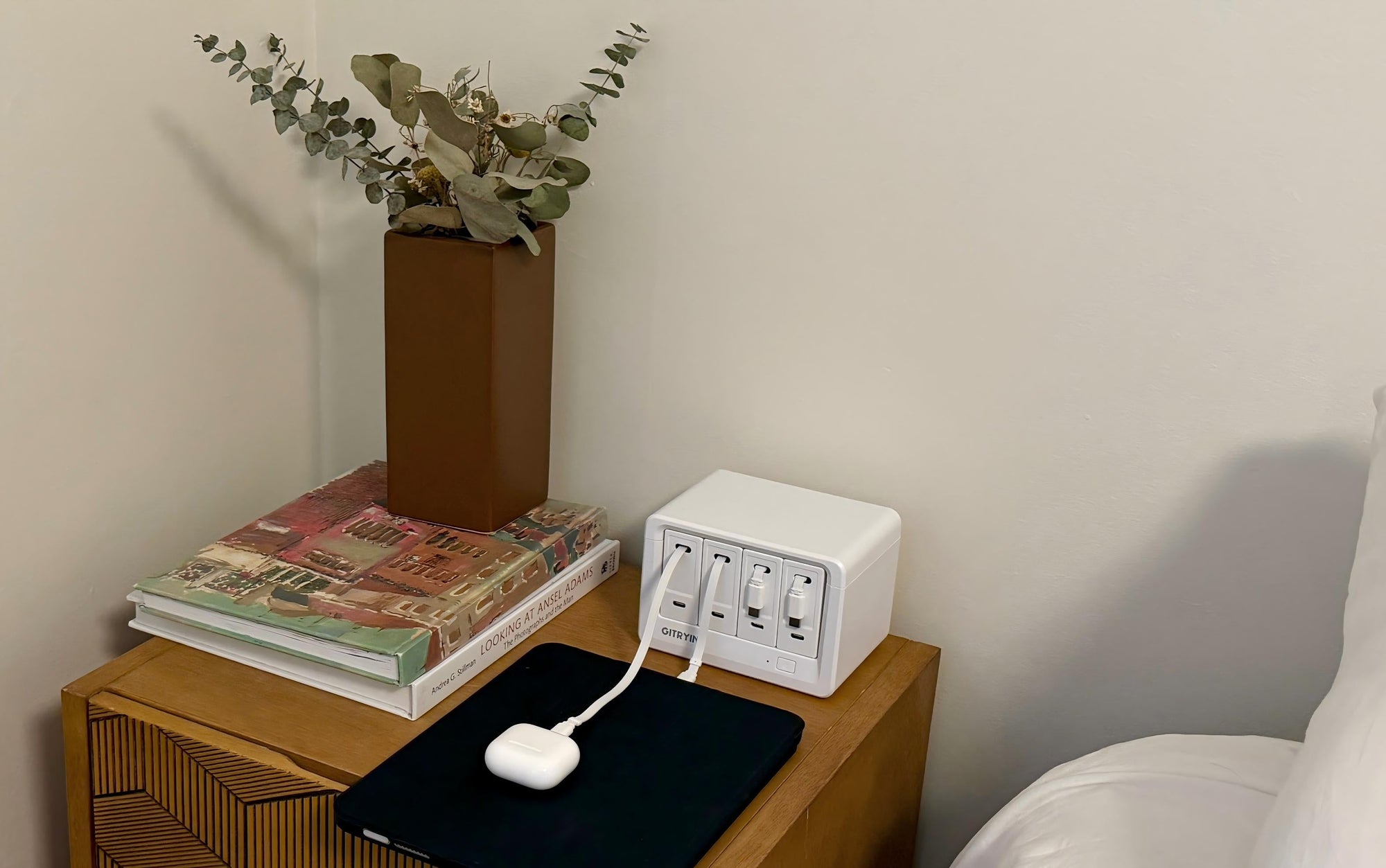 Best Office Gift in 2025 – The 12-in-1 Charging Station That Fits Every Desk